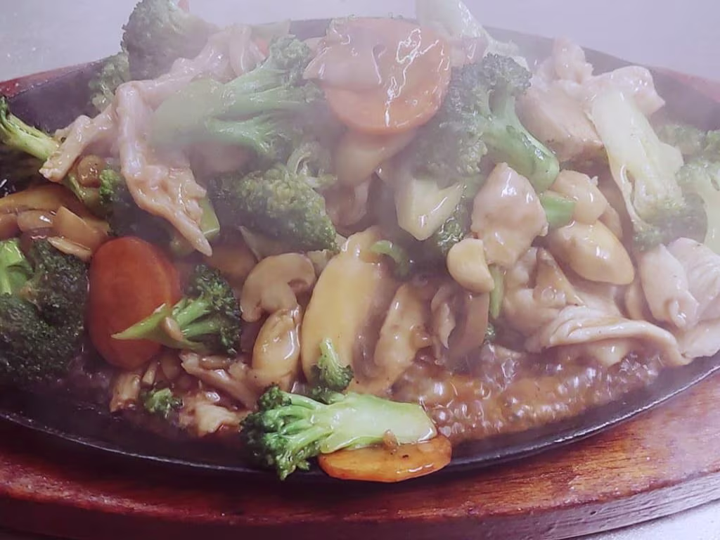 Hühnerfleisch mit Champignons und Broccoli 芥兰蘑菇鸡肉